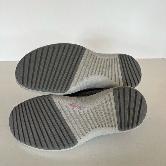 Allbirds Women's Wool Runner-up Gray with Two-Toned sole, size 8 - Picture 8 of 11